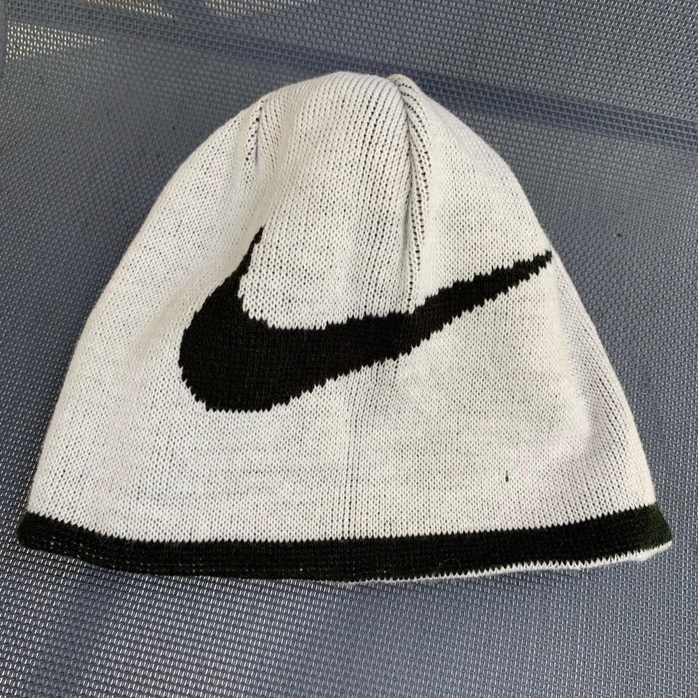 Nike Toddler winter hat - Picture 2 of 2